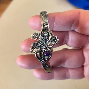 Lenox bracelet with flowers and purple stone